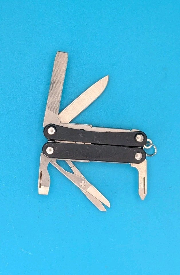 Leatherman Squirt PS4 Multi-Tool With Pliers Scissors Knife Black