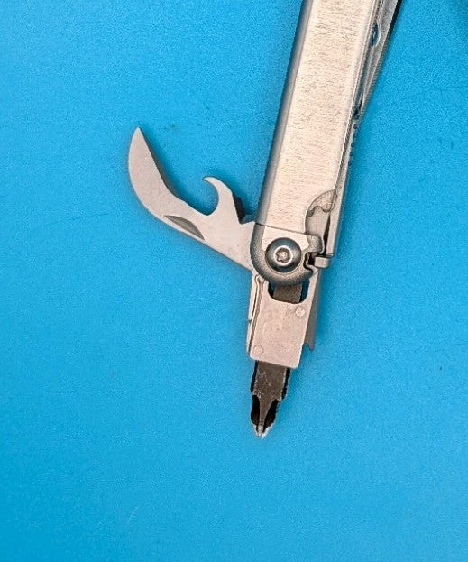 Leatherman Wave Multi Tool! Stainless! Retired! Free Shipping! With Sheath!