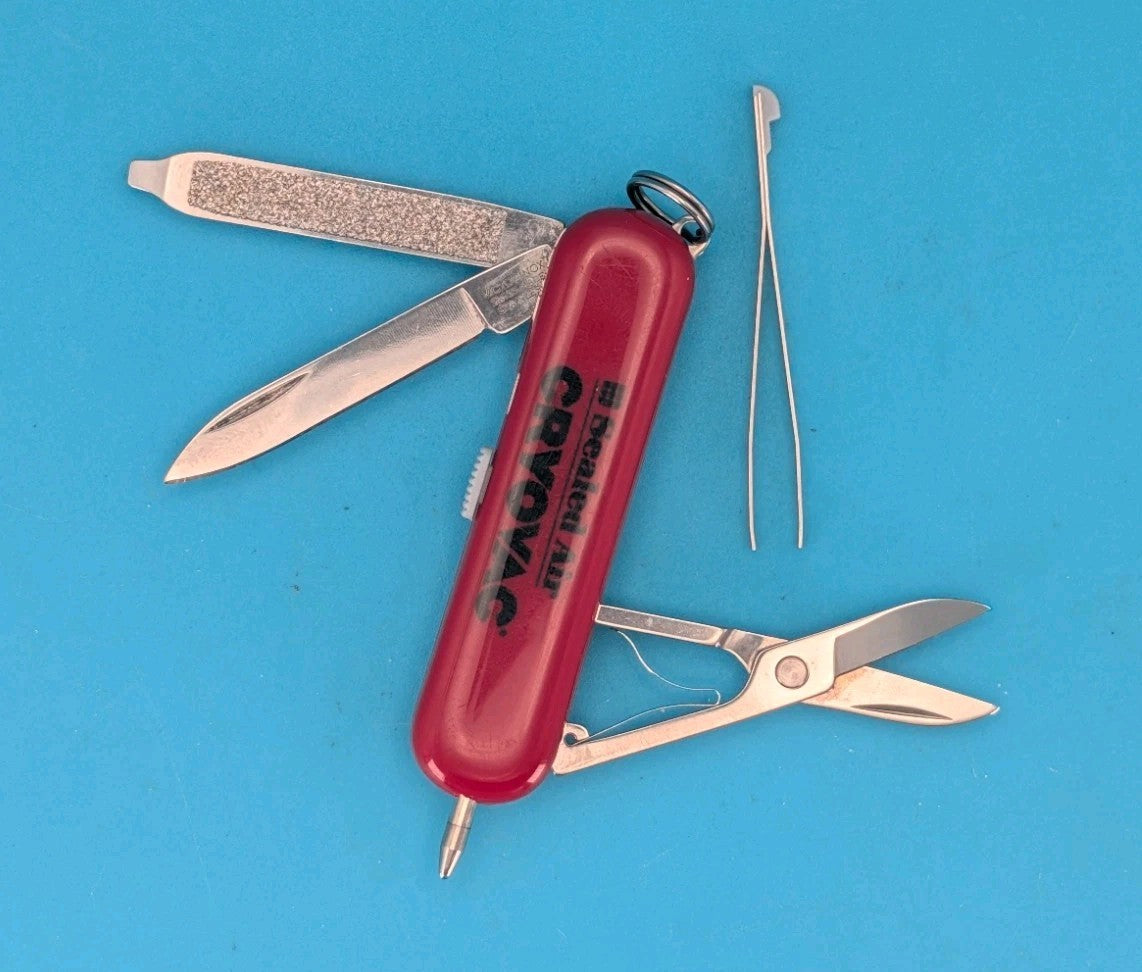 Victorinox Signature Swiss Army Knife Multi Tool! Red! *CRYOVAC*