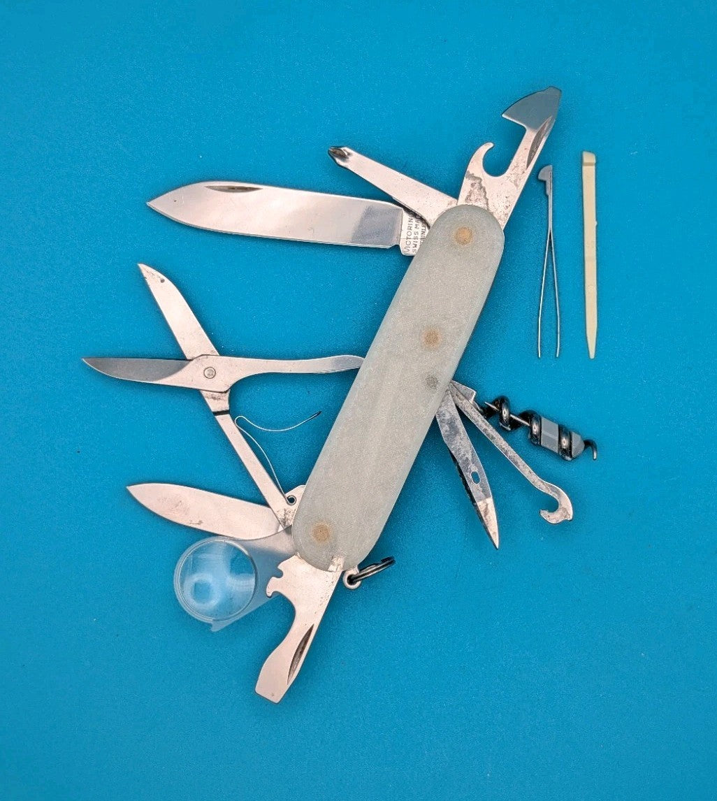 CUSTOM VICTORINOX EXPLORER GLOW IN THE DARK SWISS ARMY KNIFE MULTI TOOL! 91mm