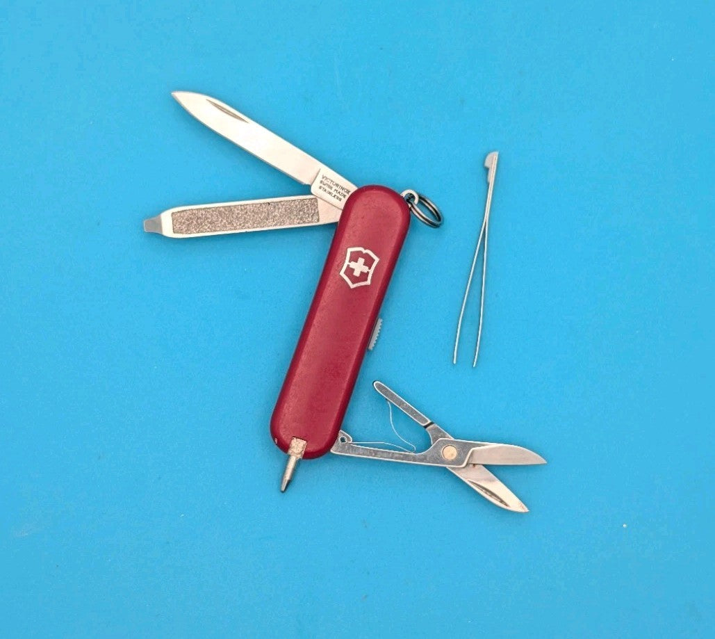 Victorinox Signature Swiss Army Knife Multi Tool! Red!