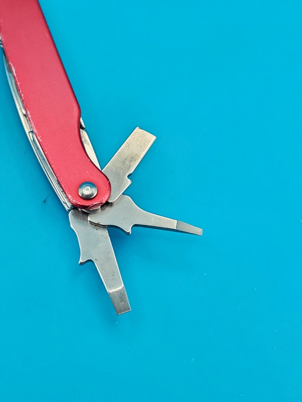 Leatherman Juice SC2 Red Retired Knife Multi Tool! RARE!