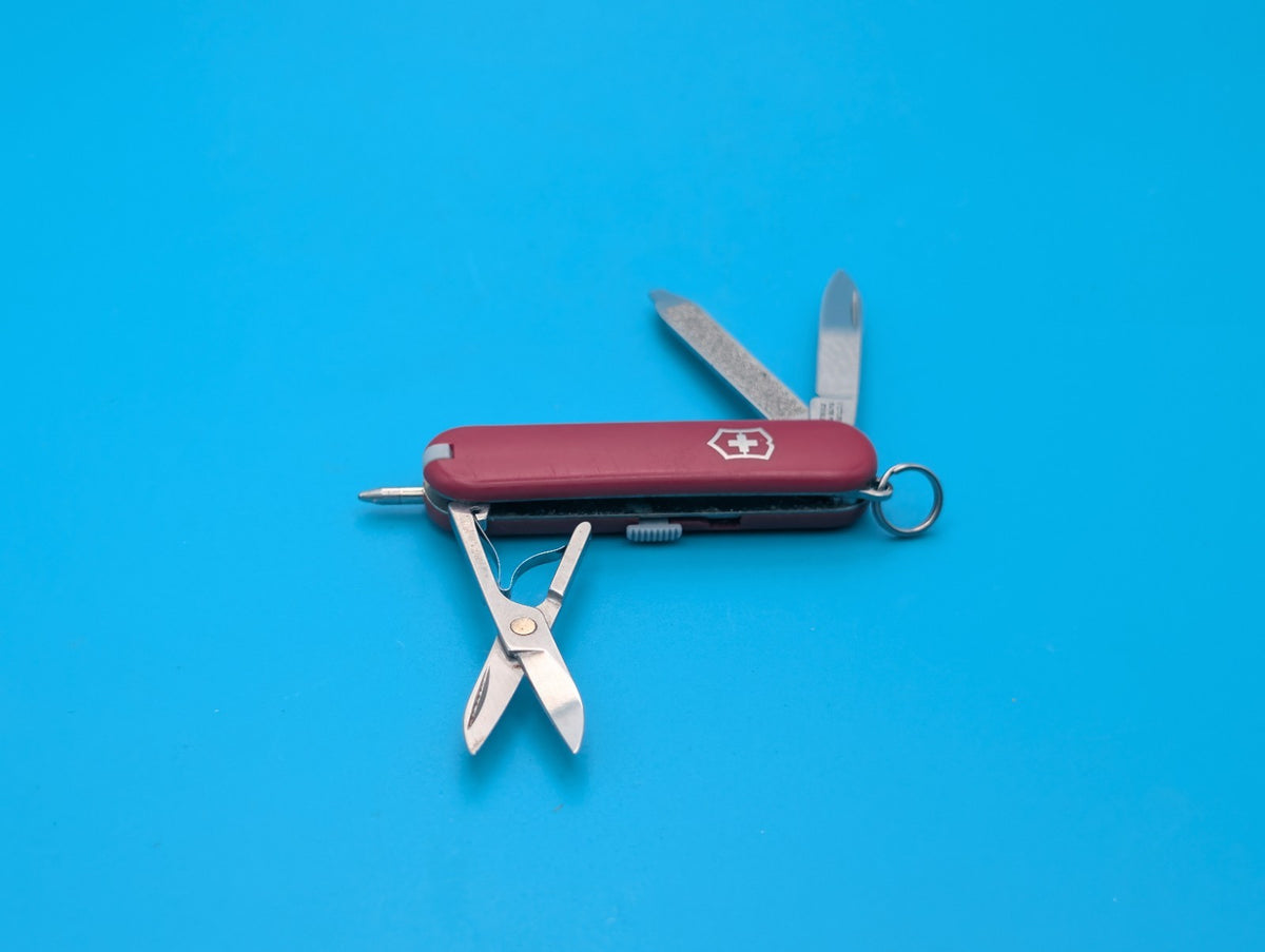 Victorinox Signature Swiss Army Knife Multi Tool! Red!
