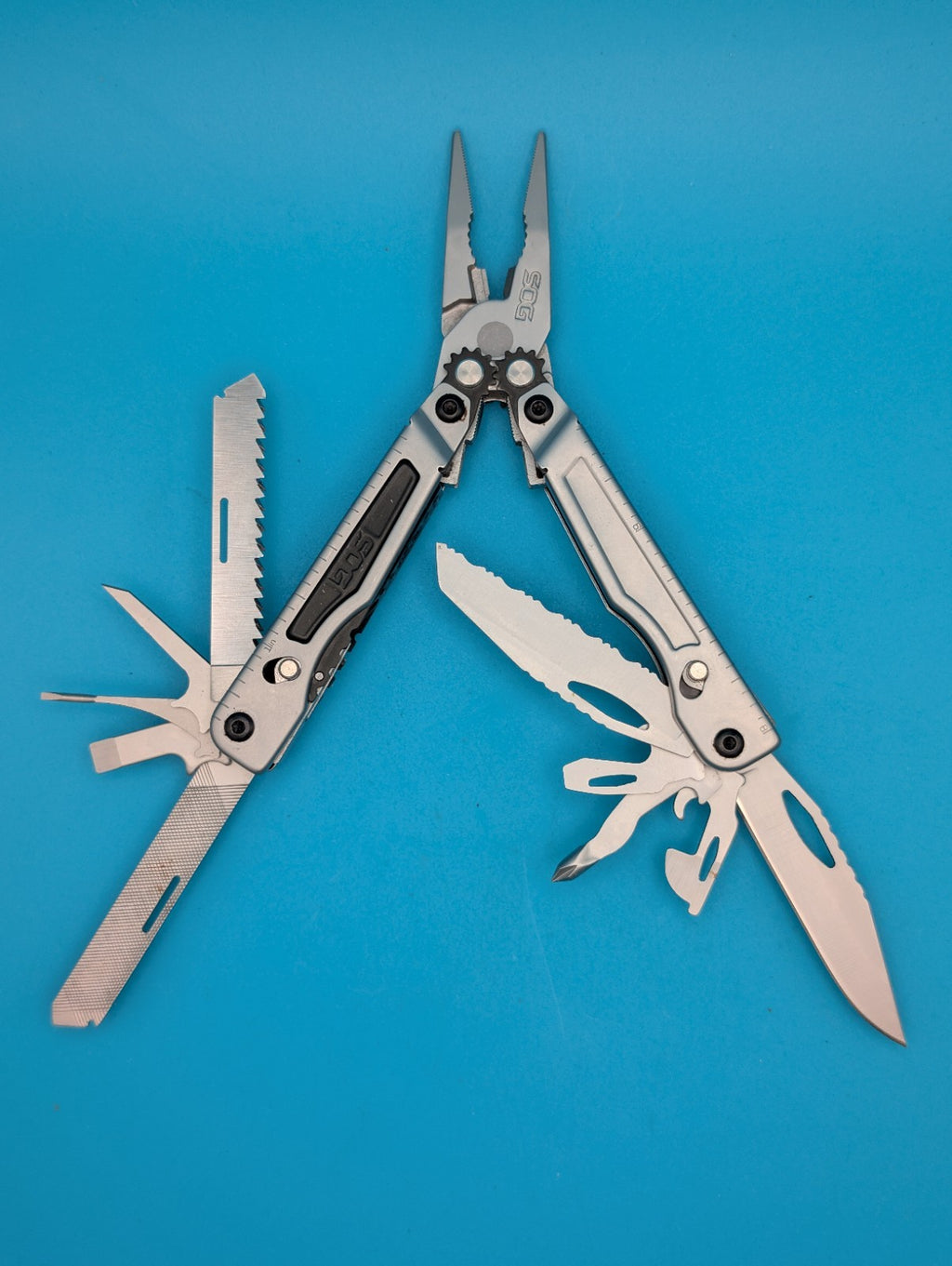 Retired SOG PowerPlay Knife Pliers Multi Tool!