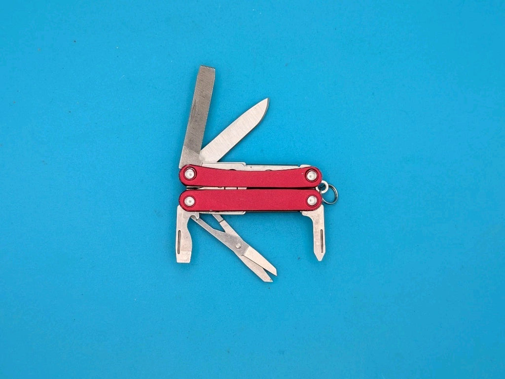 Leatherman SQUIRT PS4 Multi-Tool With Pliers Scissors Knife RED!