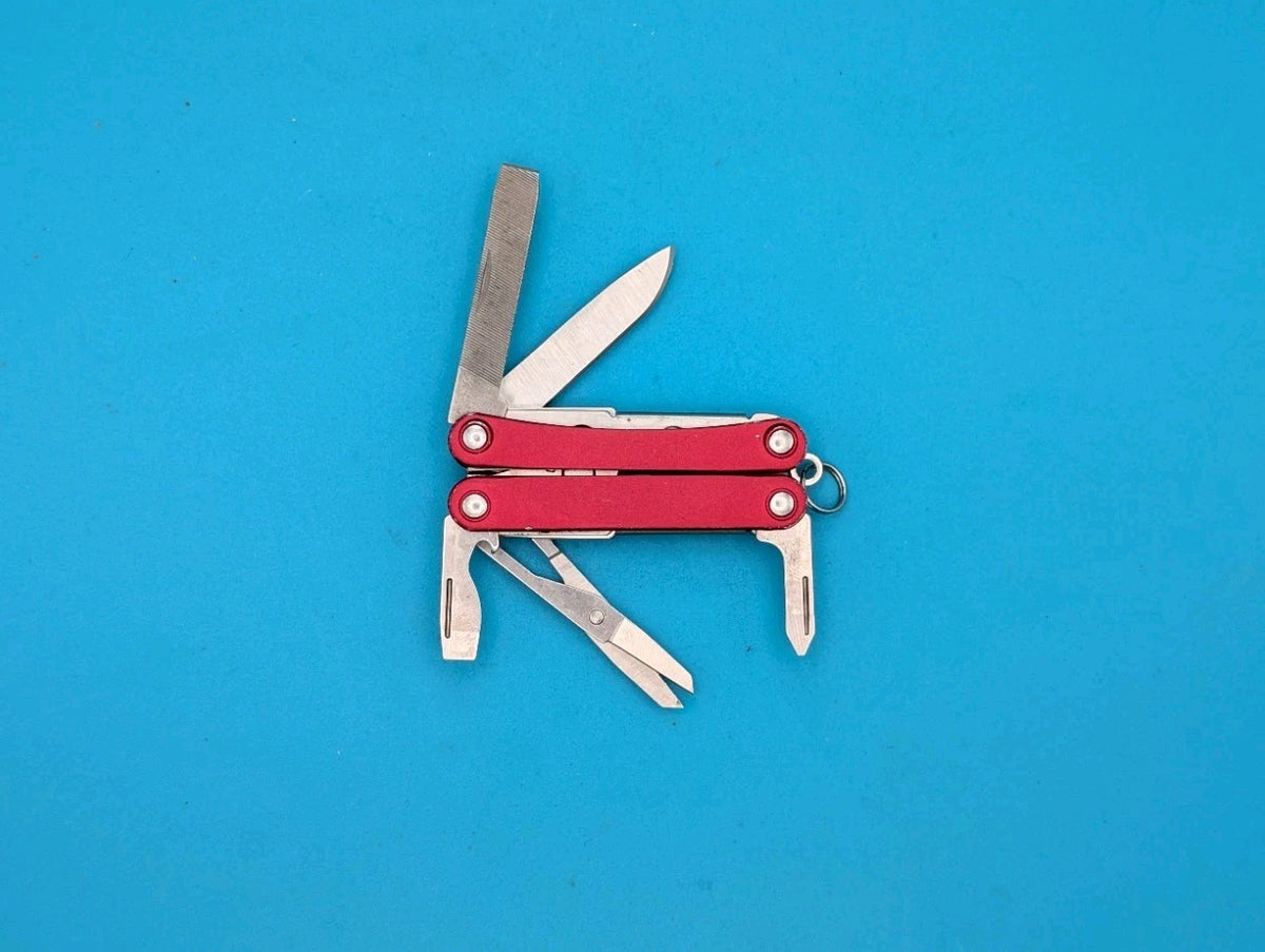 Leatherman SQUIRT PS4 Multi-Tool With Pliers Scissors Knife RED!