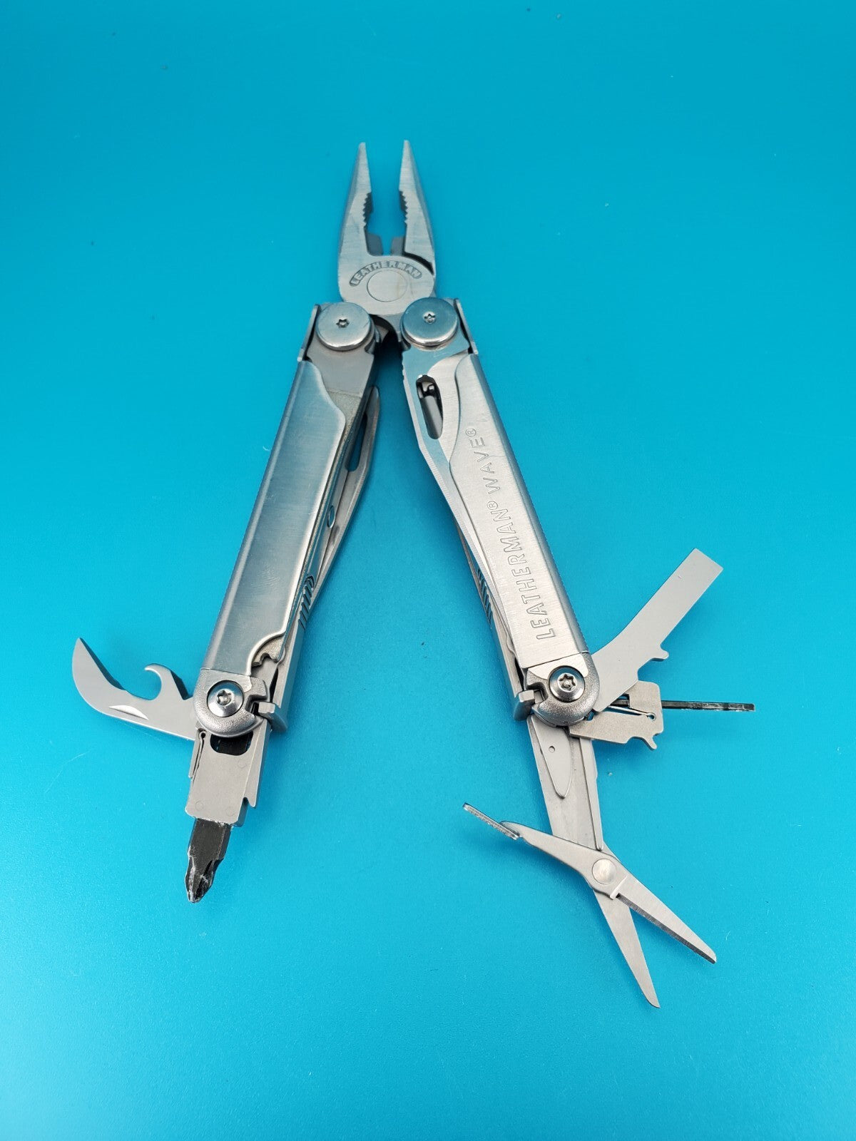 Leatherman Wave Multi Tool! Stainless! Retired! Free Shipping! Excellent!