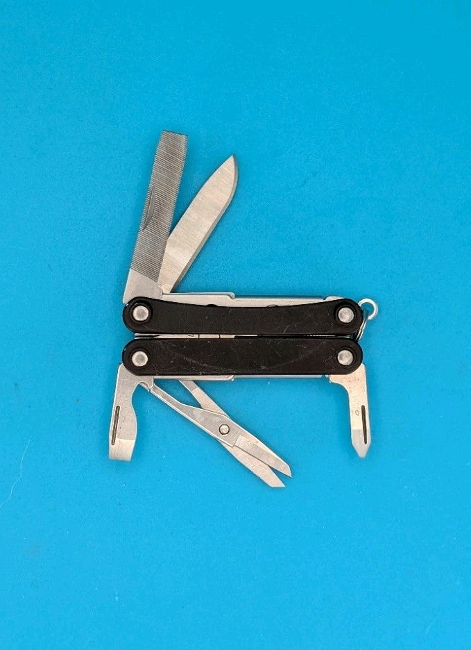Leatherman Squirt PS4 Multi-Tool With Pliers Scissors Knife Black