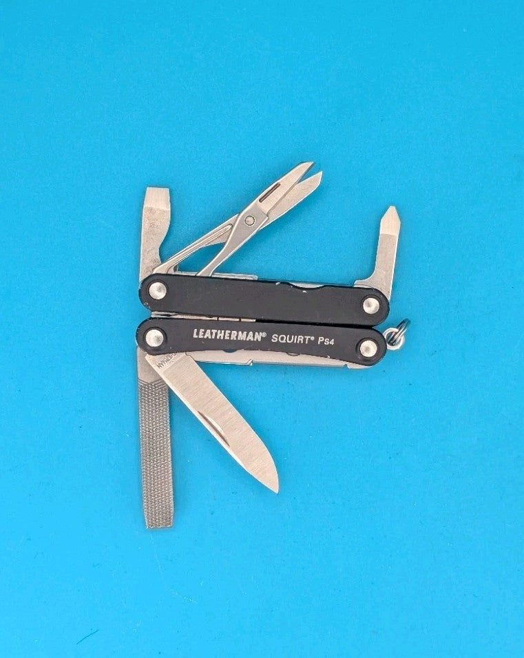 Leatherman Squirt PS4 Multi-Tool With Pliers Scissors Knife Black