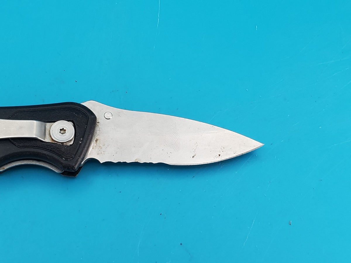 Leatherman C301 Pocket Knife with Clip Combo Blade Liner Lock!
