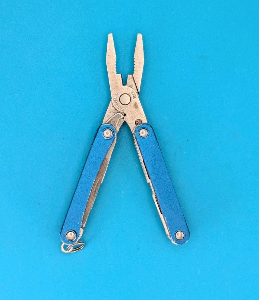 Leatherman SQUIRT PS4 Multi-Tool With Pliers Scissors Knife BLUE!