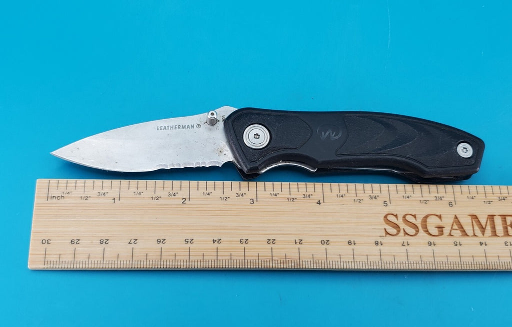 Leatherman C301 Pocket Knife with Clip Combo Blade Liner Lock!