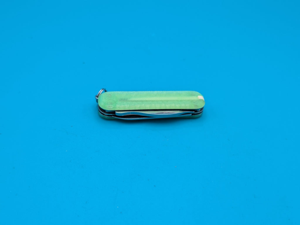 Victorinox Rogue 58mm Swiss Army Knife Multi Tool! Glow in the Dark Scales!