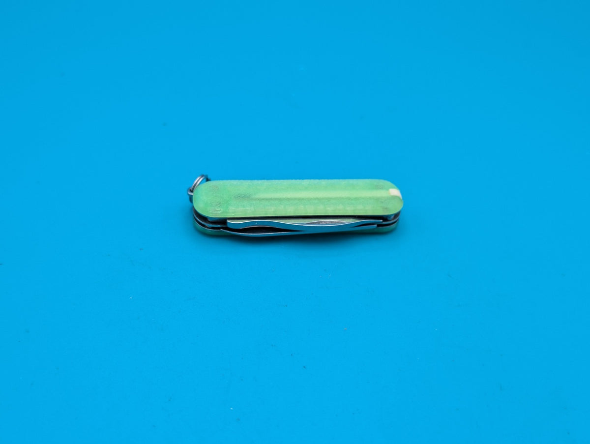 Victorinox Rogue 58mm Swiss Army Knife Multi Tool! Glow in the Dark Scales!