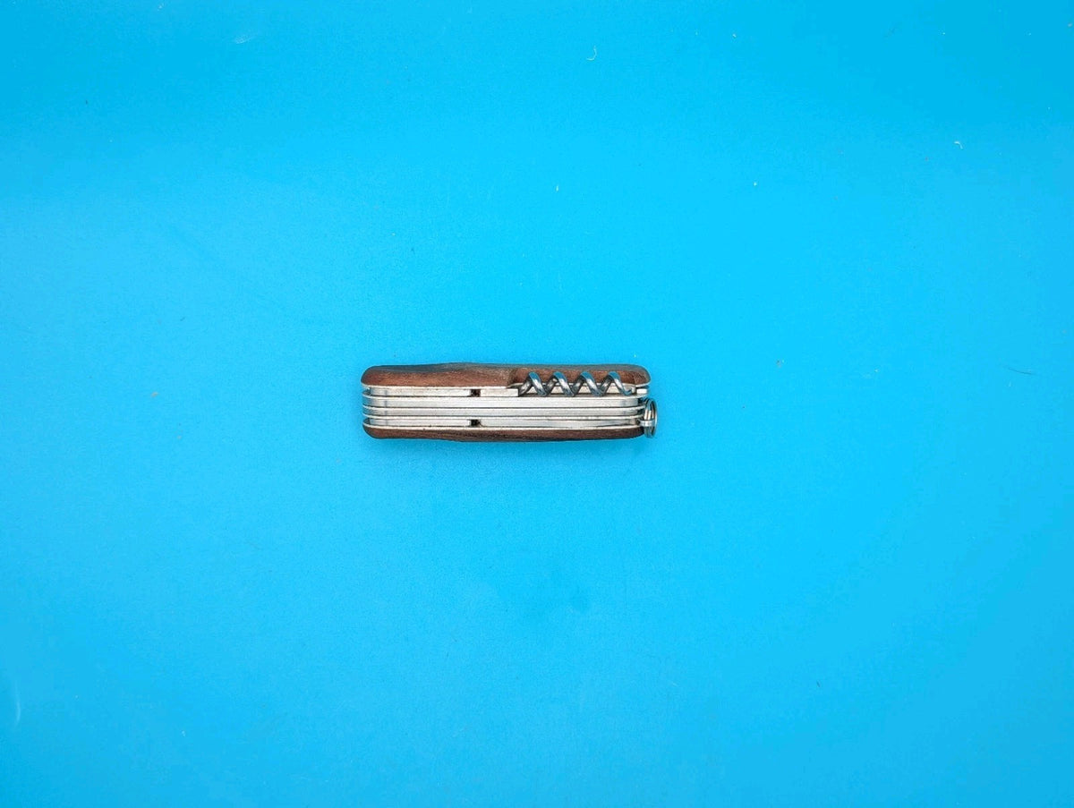 Victorinox Delemont EvoWood 17 Swiss Army Knife Multi-Tool!