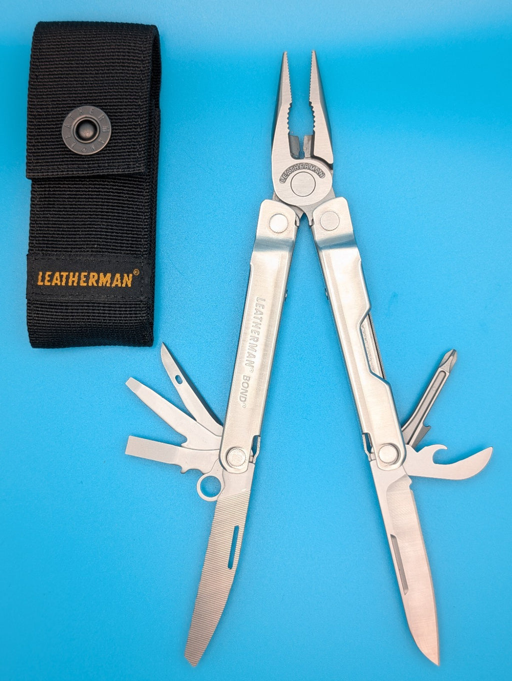LEATHERMAN Bond Multitool, Stainless Steel Everyday Tool! WITH SHEATH!