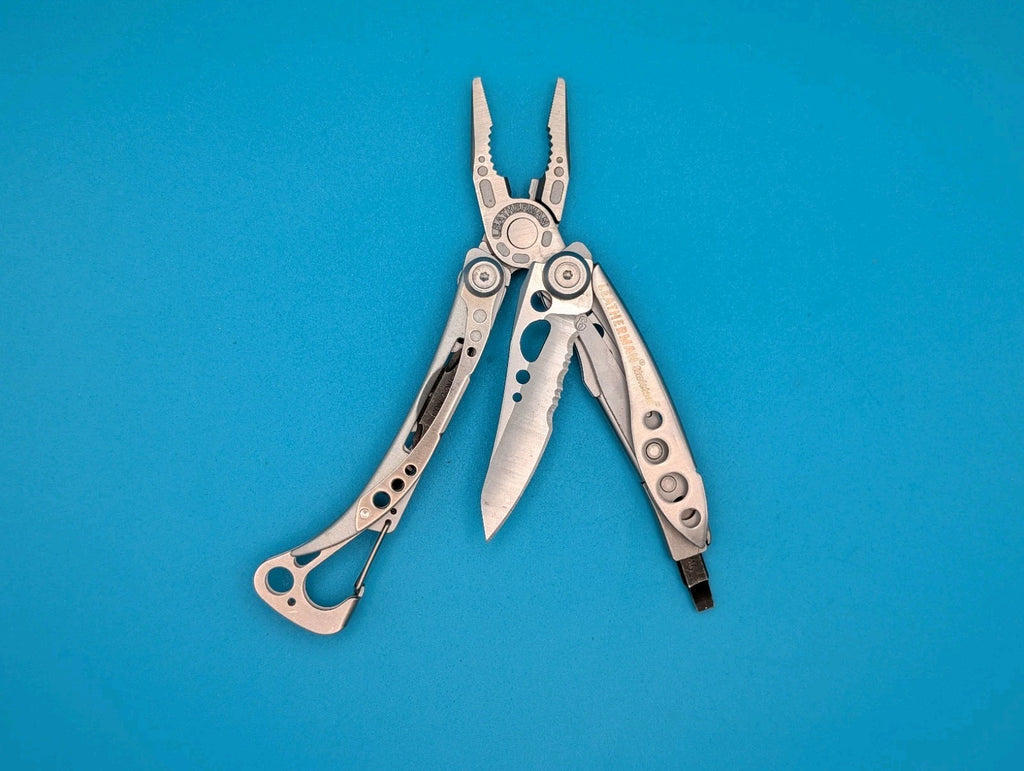 LEATHERMAN Skeletool Multi Tool - Combo Edge Blade Knife Pliers Carabiner!!!