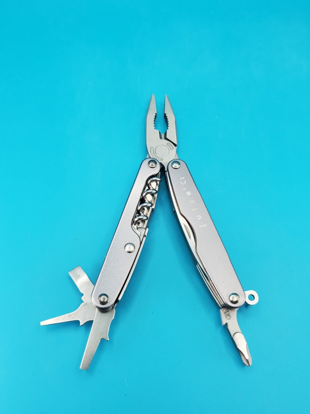 Leatherman Juice C2 Silver Multi Tool! RETIRED! NEW IN BOX!