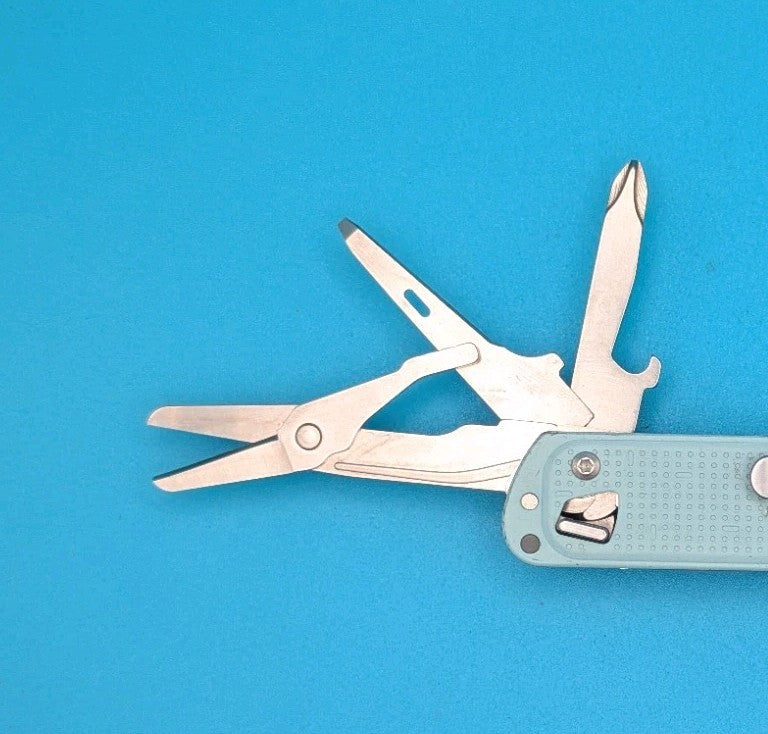 Leatherman FREE T4 Pocket Knife Multi-tool! Teal! RETIRED!