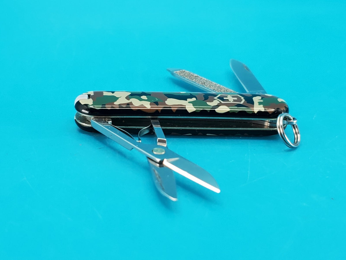 Victorinox Classic SD Swiss Army Knife 3 Tool Pocket Knife! CAMO SCALES!