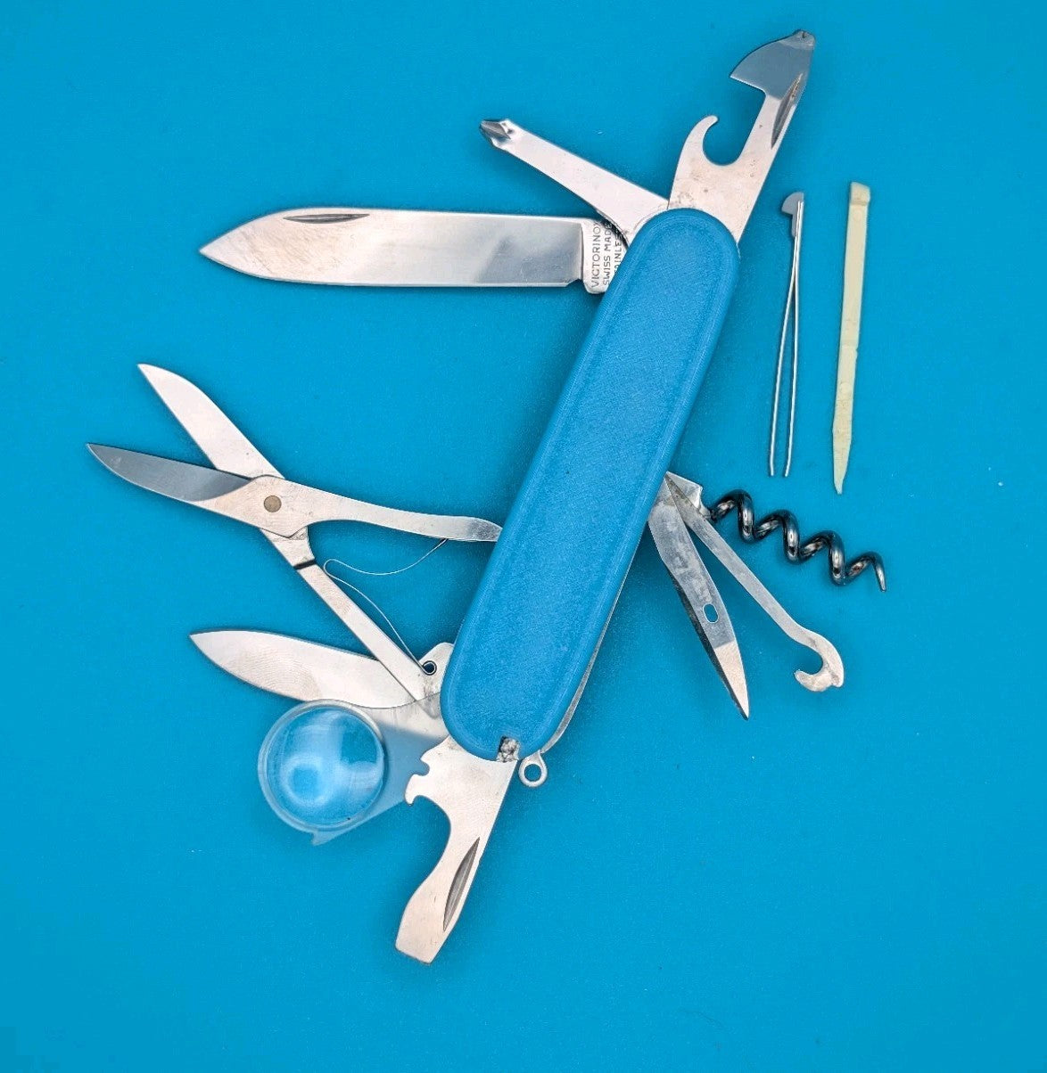 CUSTOM VICTORINOX EXPLORER BLUE GLOW IN THE DARK SWISS ARMY KNIFE!