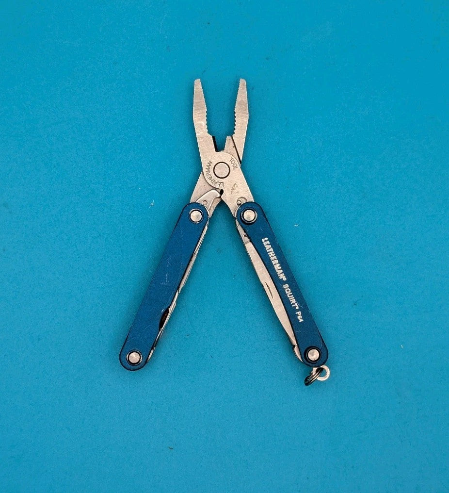 Leatherman Squirt PS4 Multi-Tool With Pliers Scissors Knife Blue