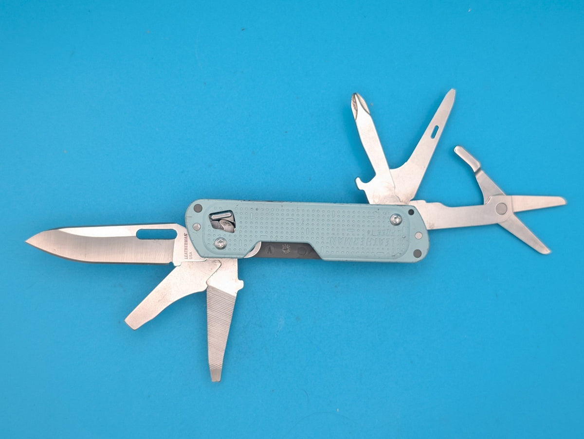 Leatherman FREE T4 Pocket Knife Multi-tool! Teal! RETIRED!