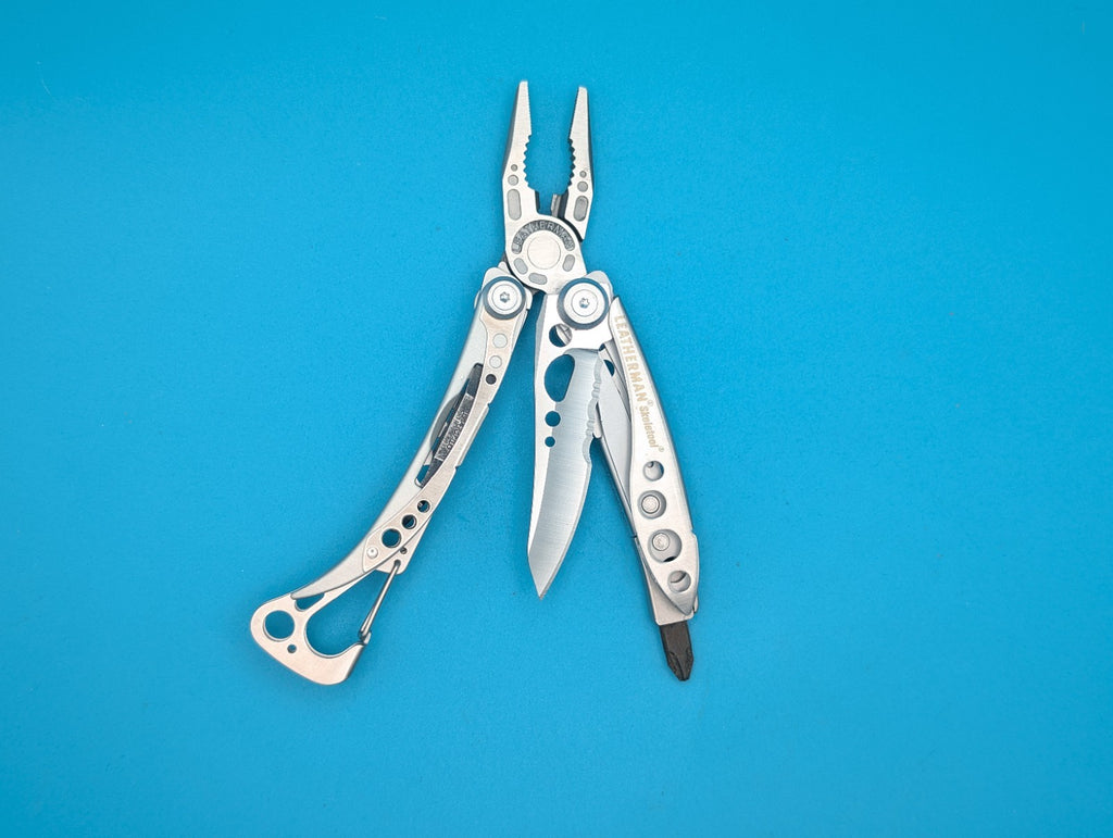 LEATHERMAN Skeletool Multi Tool - Combo Edge Blade Knife Pliers Carabiner!!!