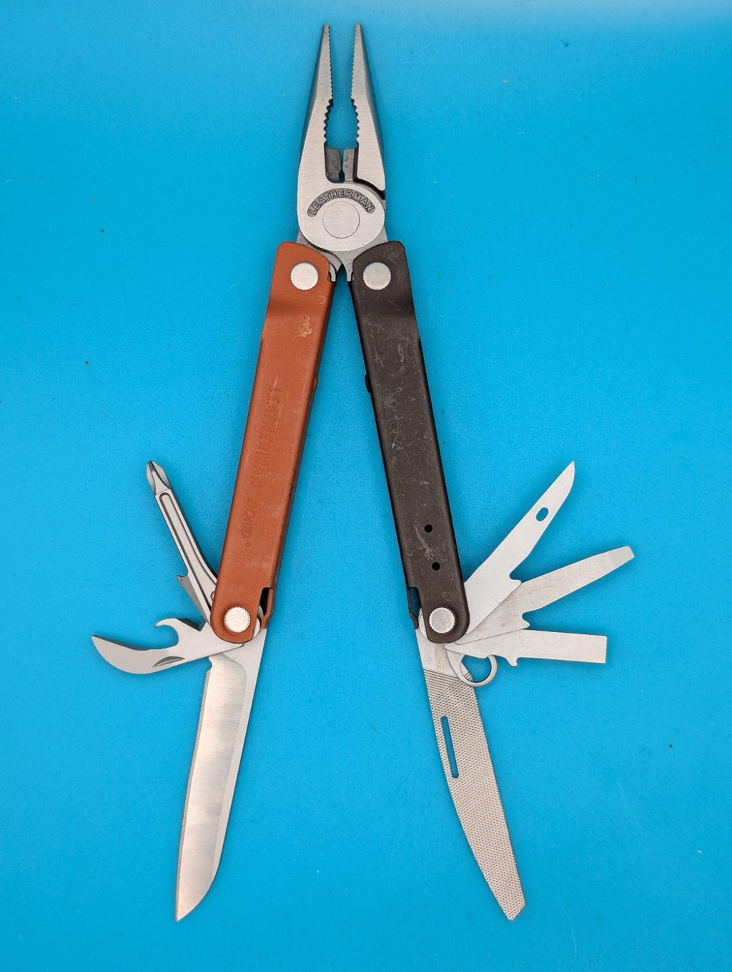 LEATHERMAN Bond Multitool, Stainless Steel Everyday Tool! With Sheath!