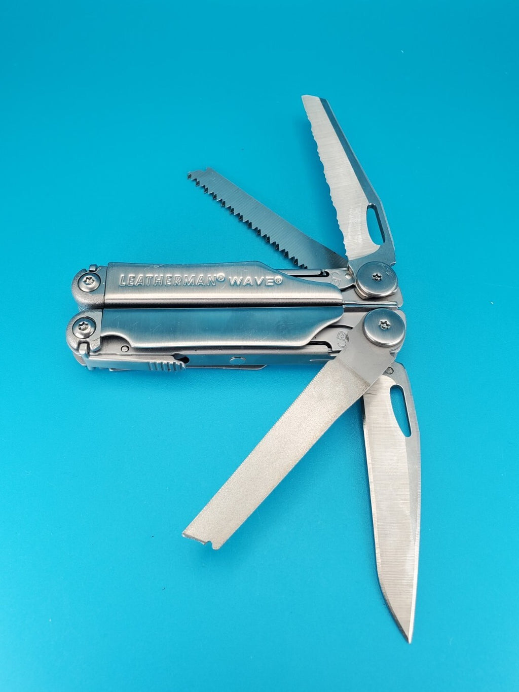 Leatherman Wave Multi Tool! Stainless! Retired! Free Shipping! With Sheath!