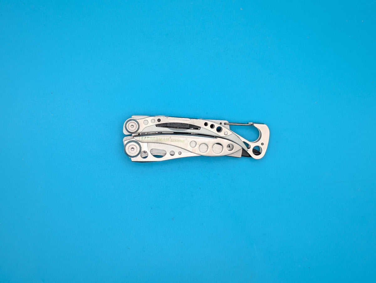 LEATHERMAN Skeletool Multi Tool - Combo Edge Blade Knife Pliers Carabiner!!!