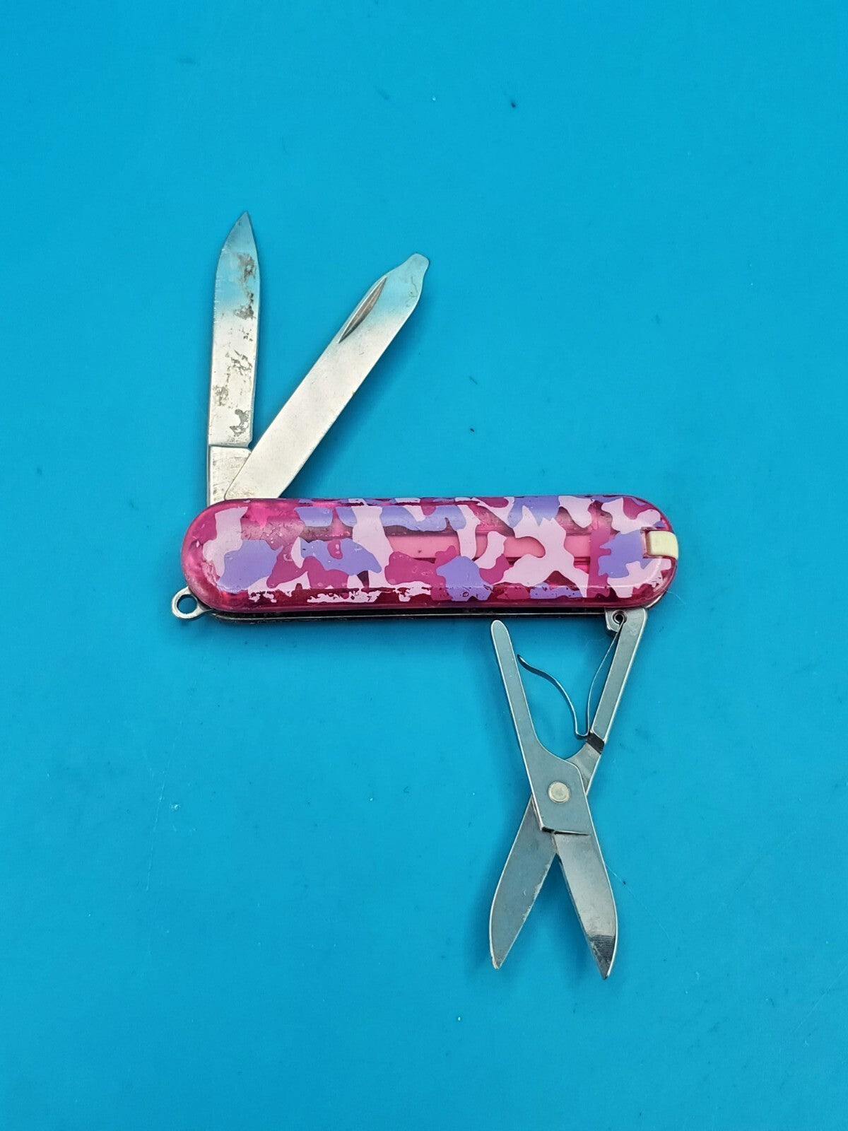 Victorinox Classic SD Swiss Army Knife 3 Tool Pocket Knife! PINK CAMO!