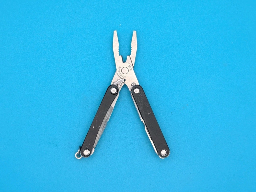 Leatherman SQUIRT PS4 Multi-Tool! BLACK! *broken scissors spring*