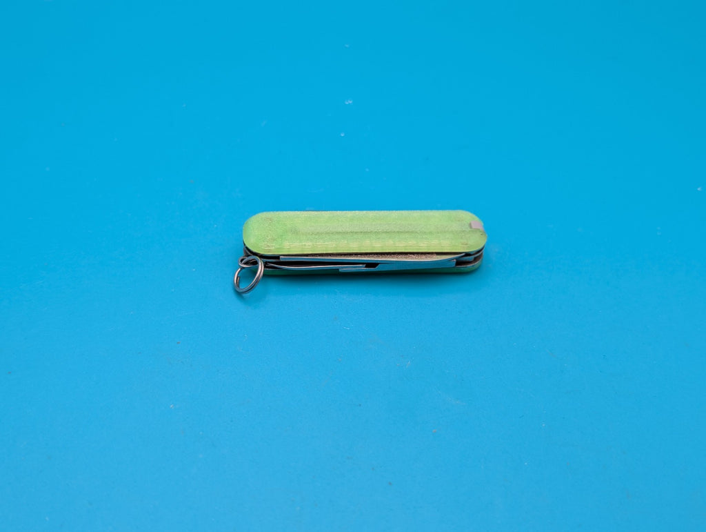 Victorinox Rogue 58mm Swiss Army Knife Multi Tool! Glow in the Dark Scales!