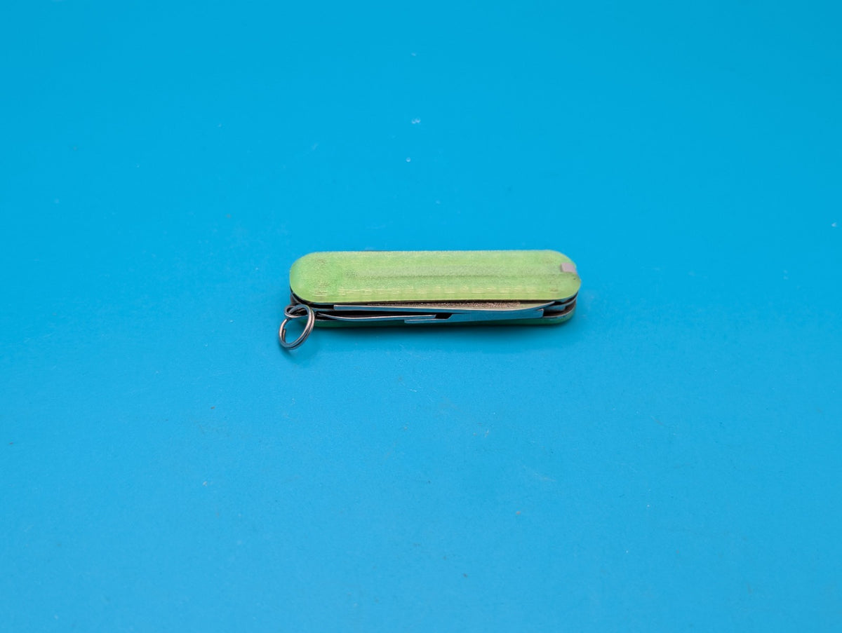 Victorinox Rogue 58mm Swiss Army Knife Multi Tool! Glow in the Dark Scales!