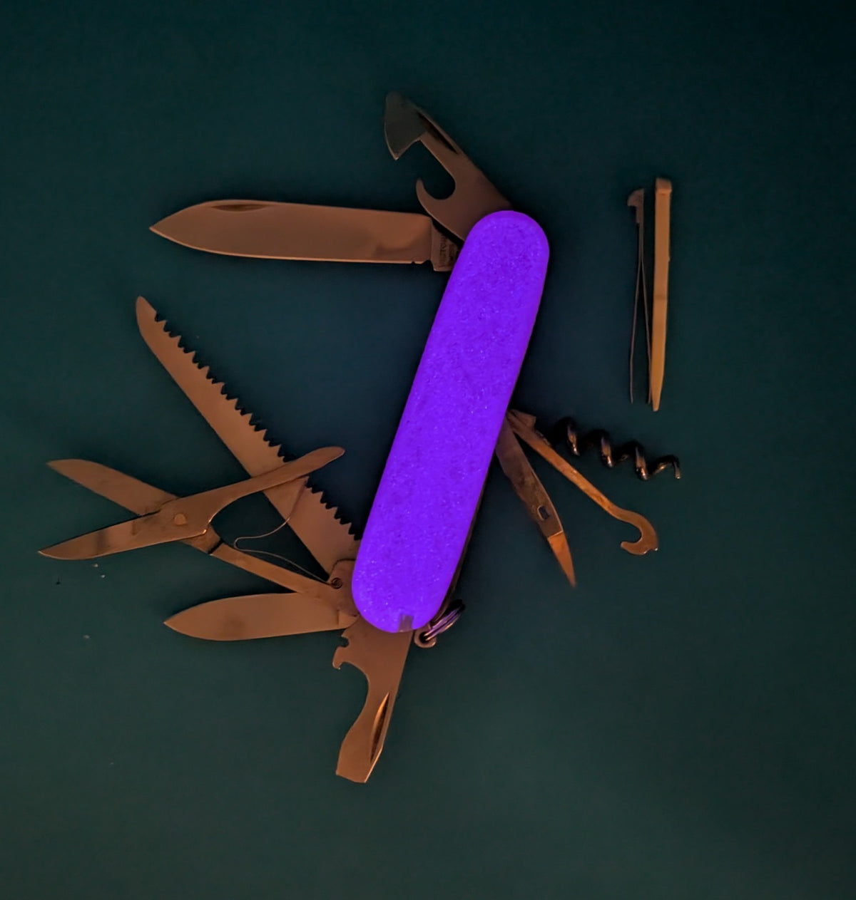 Victorinox Huntsman Electric Purple Glow in the Dark Swiss Army Knife! 91mm