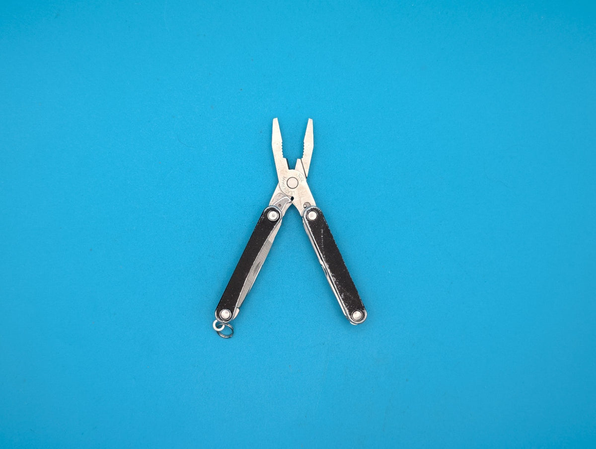 Leatherman Squirt PS4 Multi-Tool With Pliers Scissors Knife Black