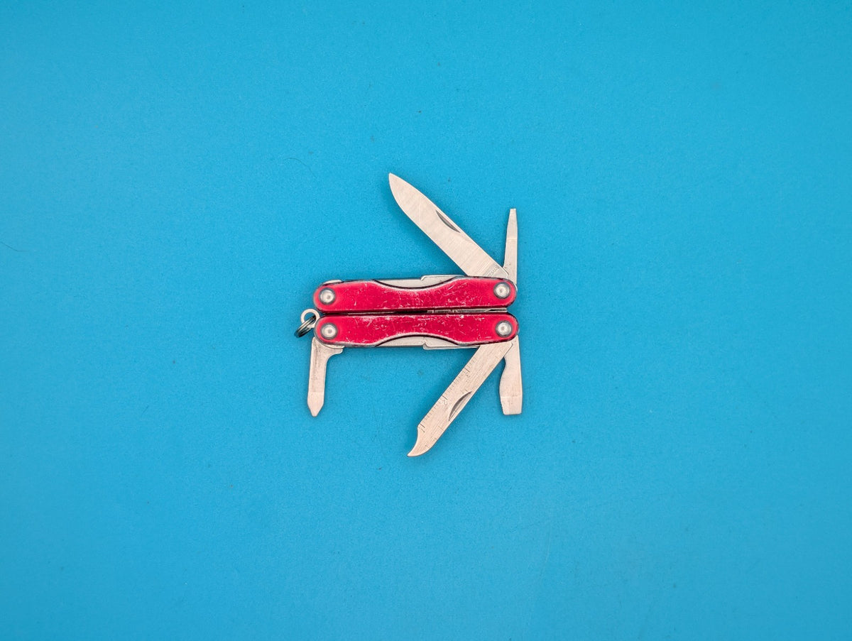 Leatherman "Squirt S4" Stainless Steel Multi Tool - RED!