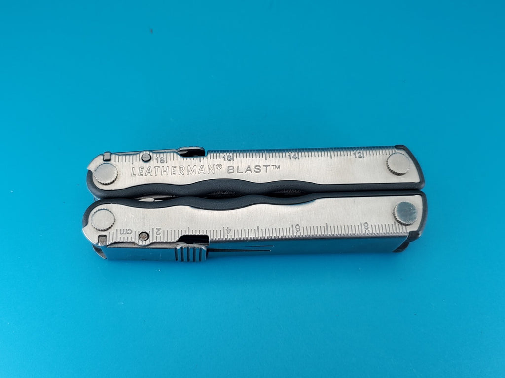 Leatherman BLAST Multi-Tool , Retired Multitool w/ Knife Pliers! WITH SHEATH!