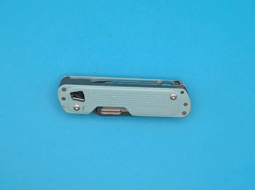 Leatherman FREE T4 Pocket Knife Multi-tool! Teal! RETIRED!