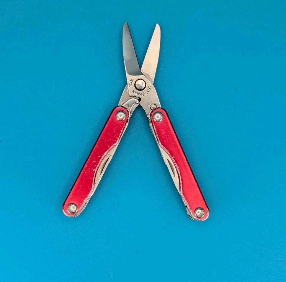 Leatherman "Squirt S4" Stainless Steel Multi Tool - RED!