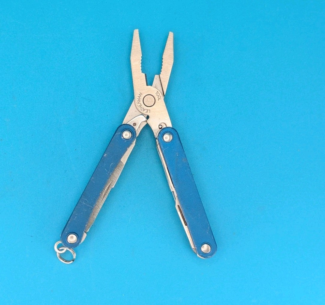 Leatherman SQUIRT PS4 Multi-Tool With Pliers Scissors Knife BLUE!