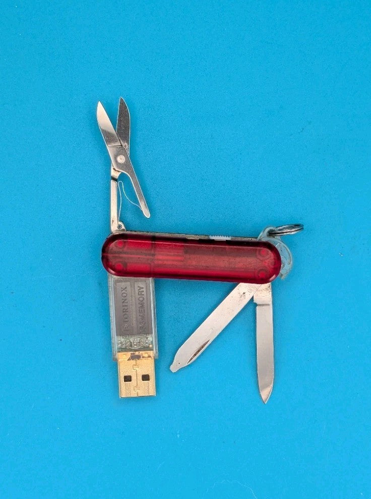 Victorinox Swiss Memory 256MB USB Drive Signature Swiss Army Knife Red LED