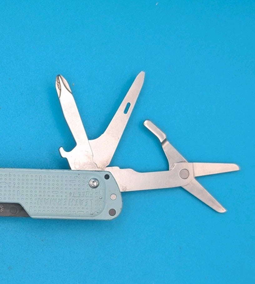 Leatherman FREE T4 Pocket Knife Multi-tool! Teal! RETIRED!