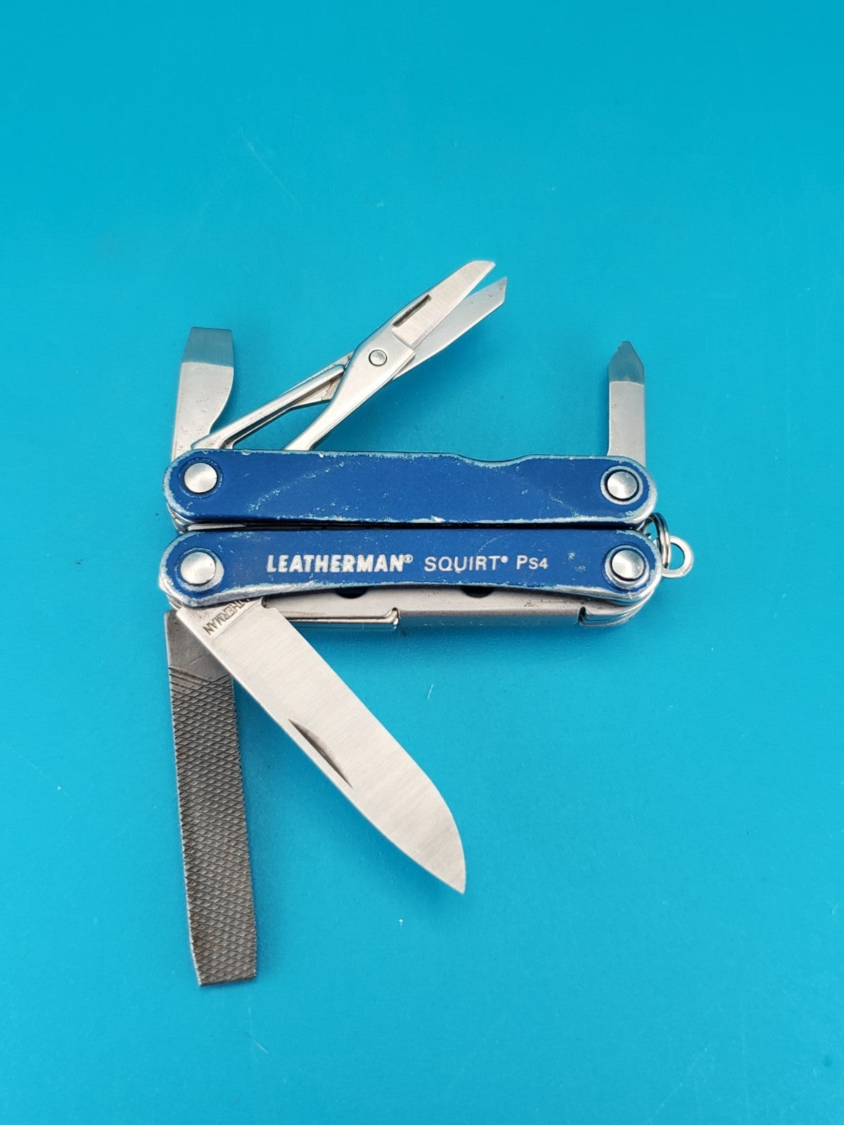 Leatherman Squirt PS4 Multi-Tool With Pliers Scissors Knife Blue
