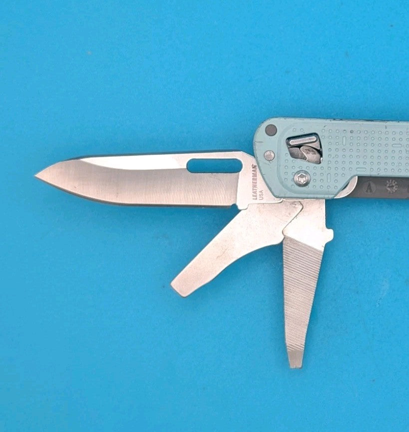 Leatherman FREE T4 Pocket Knife Multi-tool! Teal! RETIRED!