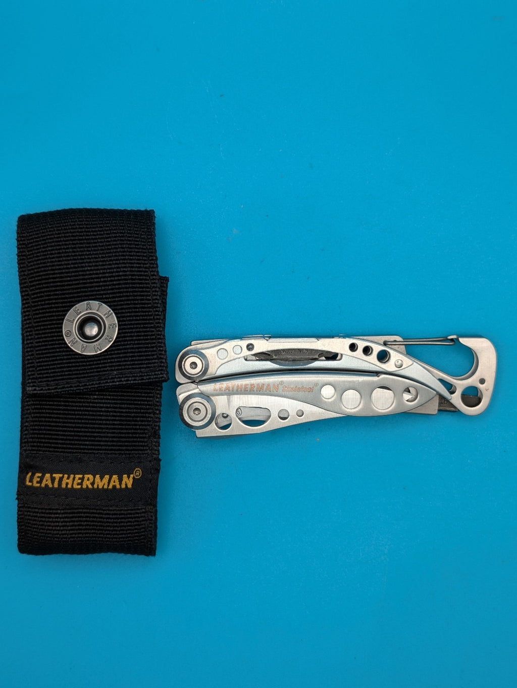 LEATHERMAN Skeletool Multi Tool - Combo Edge Blade Knife Pliers Carabiner!!!