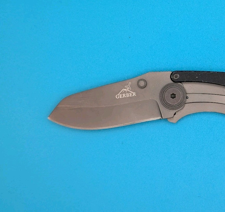 Gerber Descent II Plain Edge Folding Pocket Knife! Discontinued
