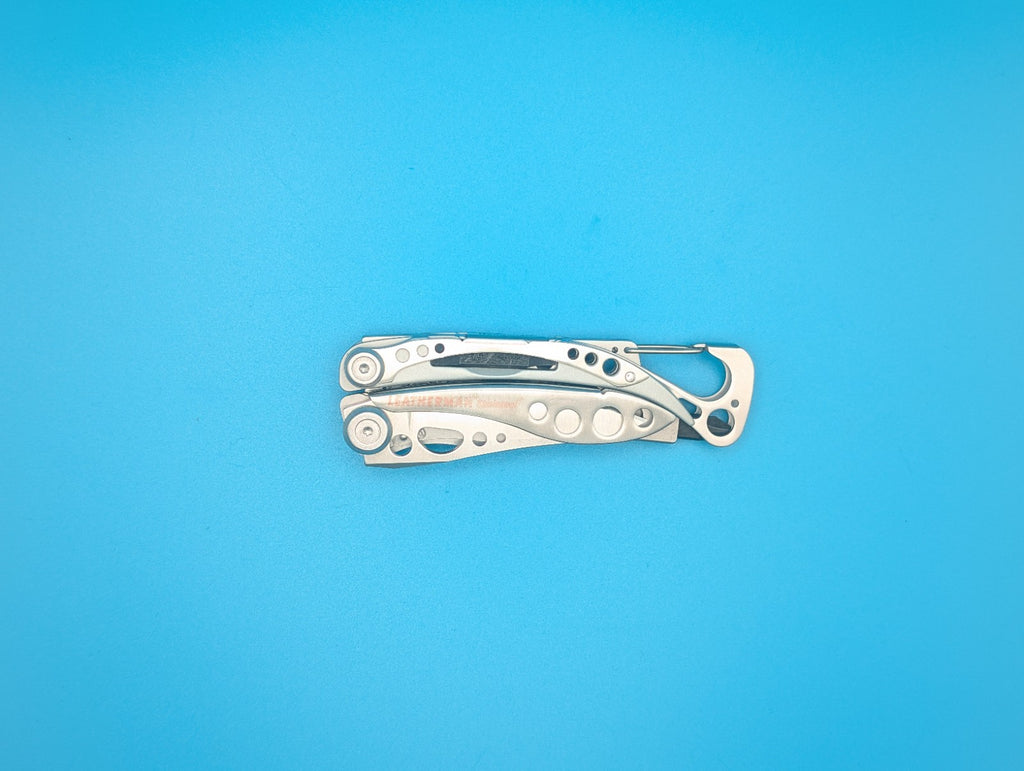 LEATHERMAN Skeletool Multi Tool - Combo Edge Blade Knife Pliers Carabiner!