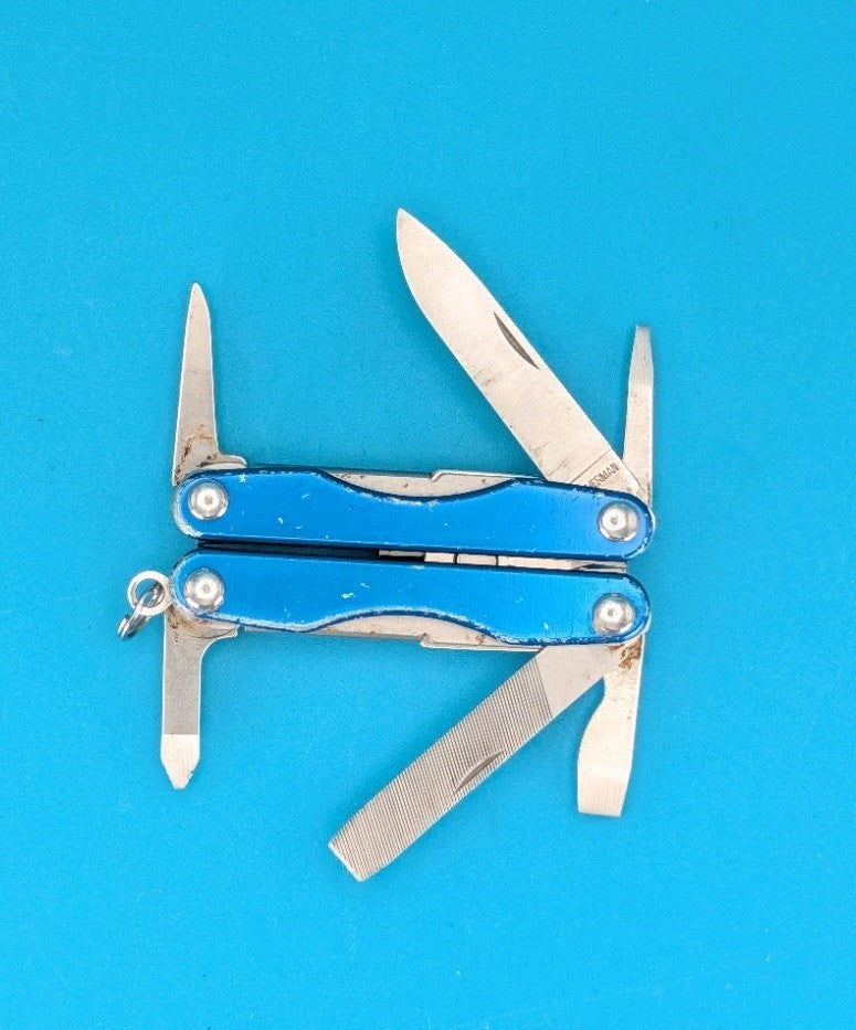Leatherman Squirt P4 Multi-Tool, Key Ring, Retired, BLUE!